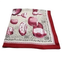 青花瓷真絲圍巾 典雅風尚的東方藝術典藏