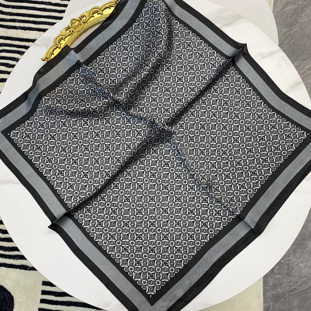 復古時尚新風潮 70cm加密麗錦緞方巾的多重魅力