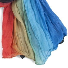 韓國2011秋冬風尚 漸變色皺巾的百變魅力